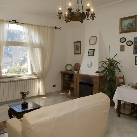 Alojamento de Acomodação e Pequeno-almoço Mamma Rosa Positano